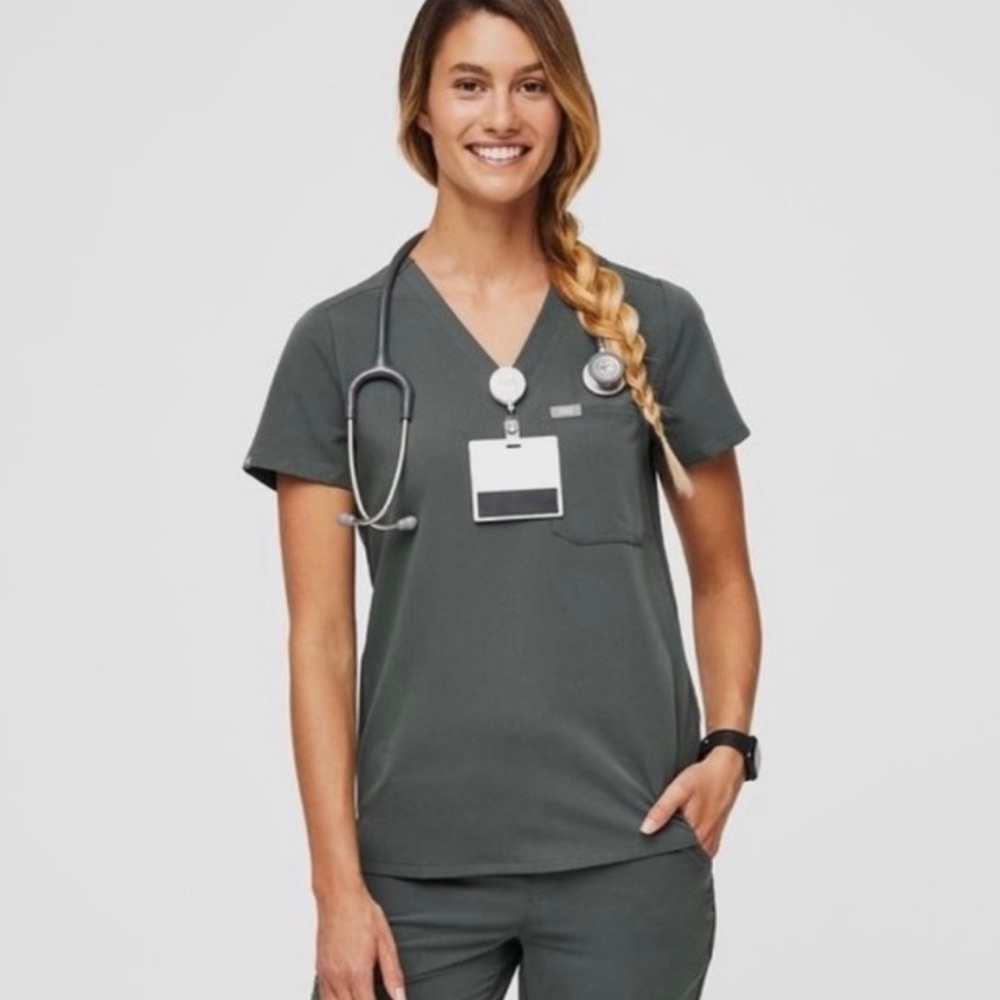 NWT Figs Catarina One-Pocket Scrub Top (Bonsai)